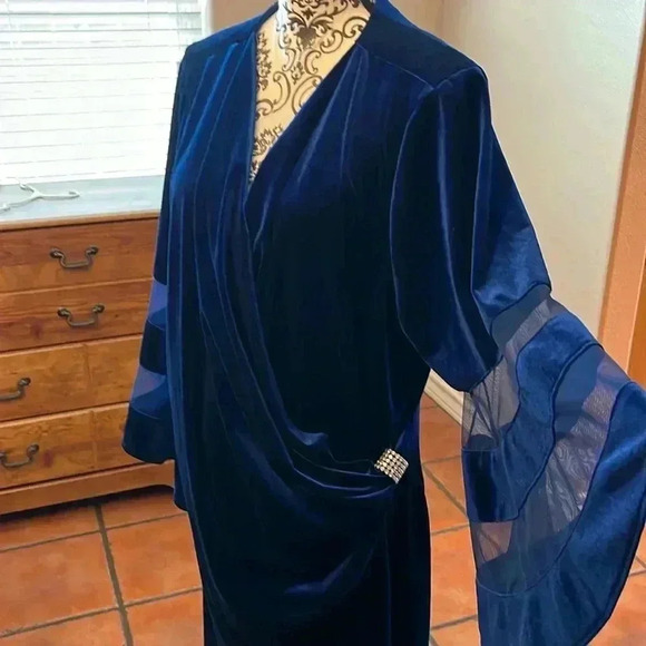 NWT R&M Richard’s 22W formal dress with flair sleeves and rhinestones on waist - Picture 4 of 11